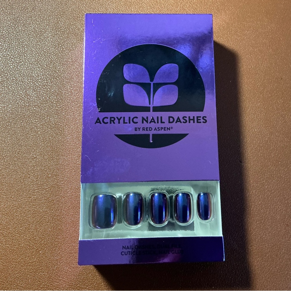 Short Squoval Press On Nails New In Box Ghostly Galilea
